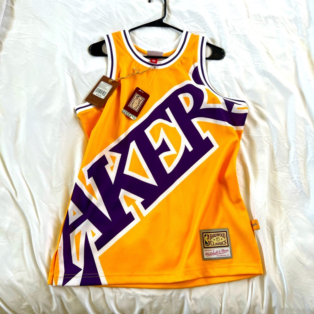 Men’s Medium new Nike laker jersey with tags